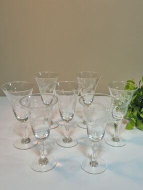 VINTAGE Etched Wheat Laurel Leaf Wreath Cordial Aperitif Glasses, Set of 7